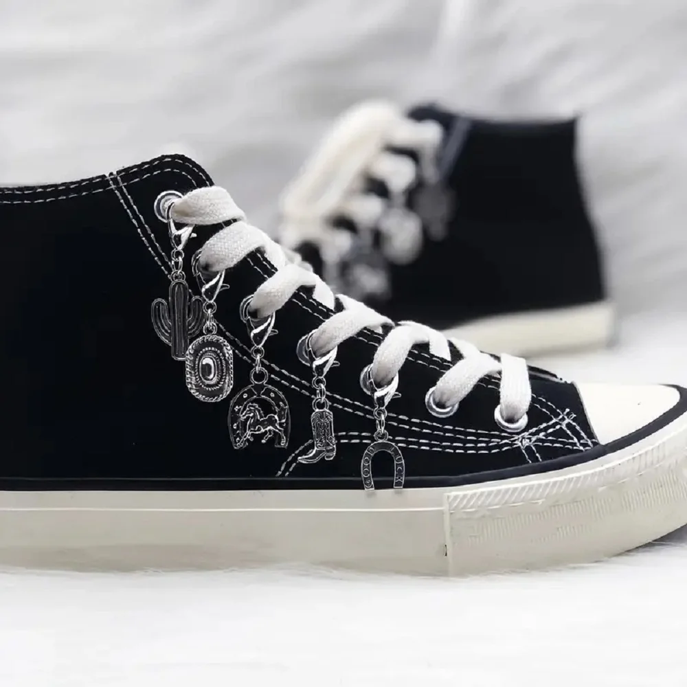 10-teiliges Charms-Set mit Karabinerverschluss im westlichen Stil – Kaktus-, Hufeisen-, Cowboyhut-, Westernstiefel- und Pferdeschuh-Schnallenklammern für Heimwerker