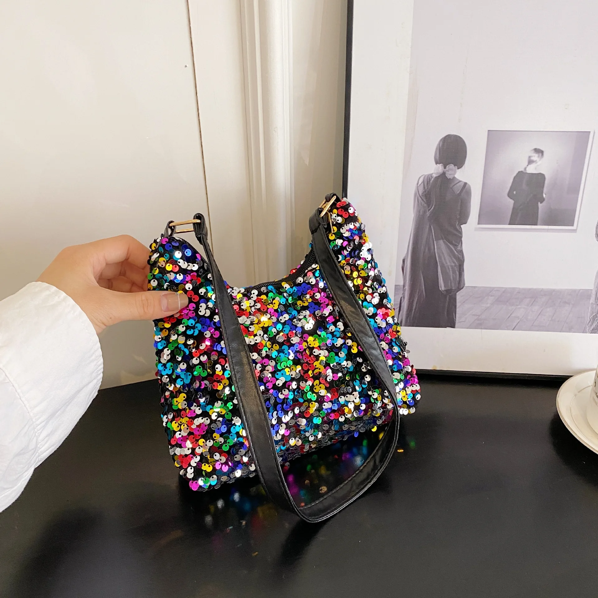 New Fashion Contrast Sequin Shoulder Bag Colorful Sequin Casual Crossbody Bag Women Versatile PU Leather Zipper Underarm Bag