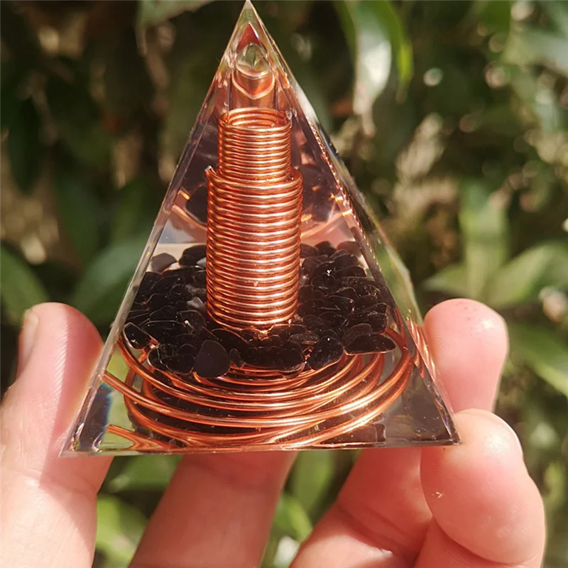 Pyramide en spirale de gravier de cristal, fil de cuivre fait à la main, artisanat d'ameublement, 6cm