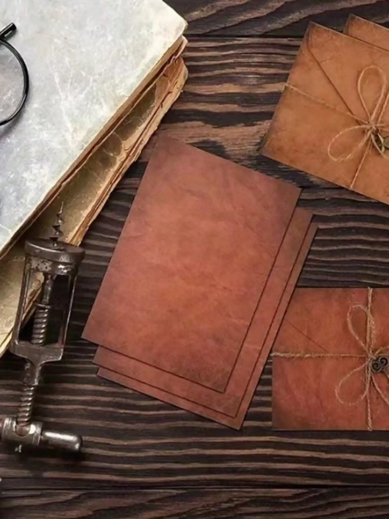 60-Piece Vintage Stationery Set – A5 Kraft Paper & Envelopes with Retro Accessories for Letters & Invitations