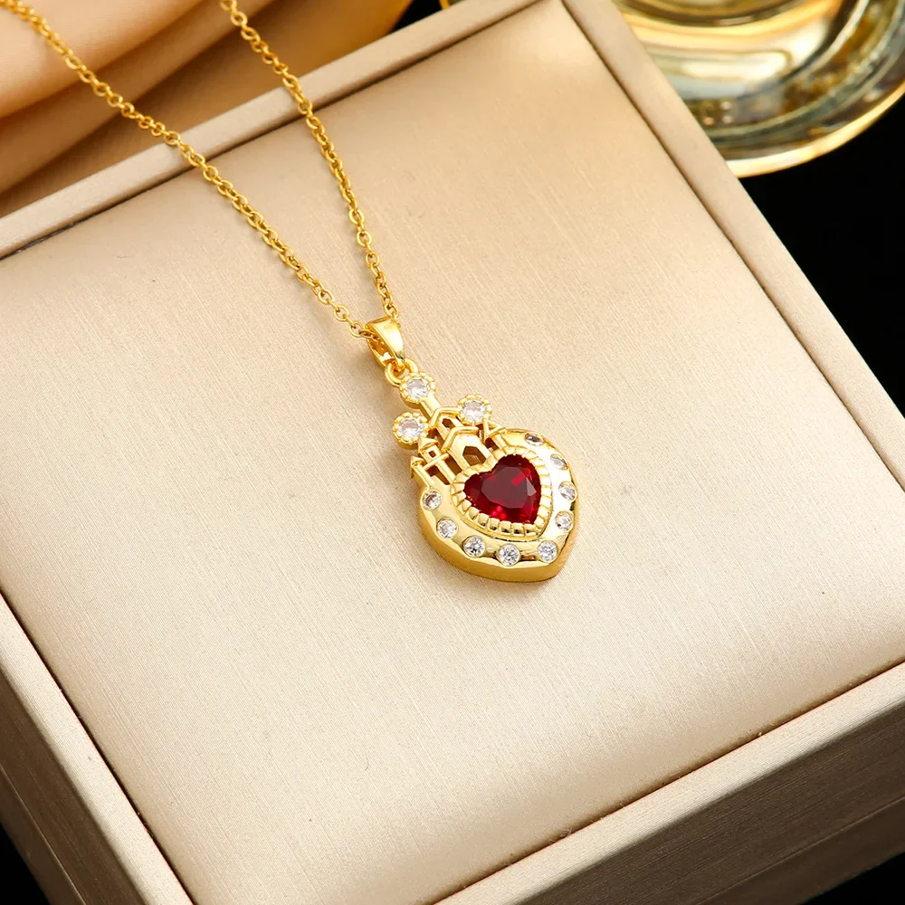 

This versatile and colorful heart-shaped castle women's necklace features a niche design that is fashionable and light luxury.