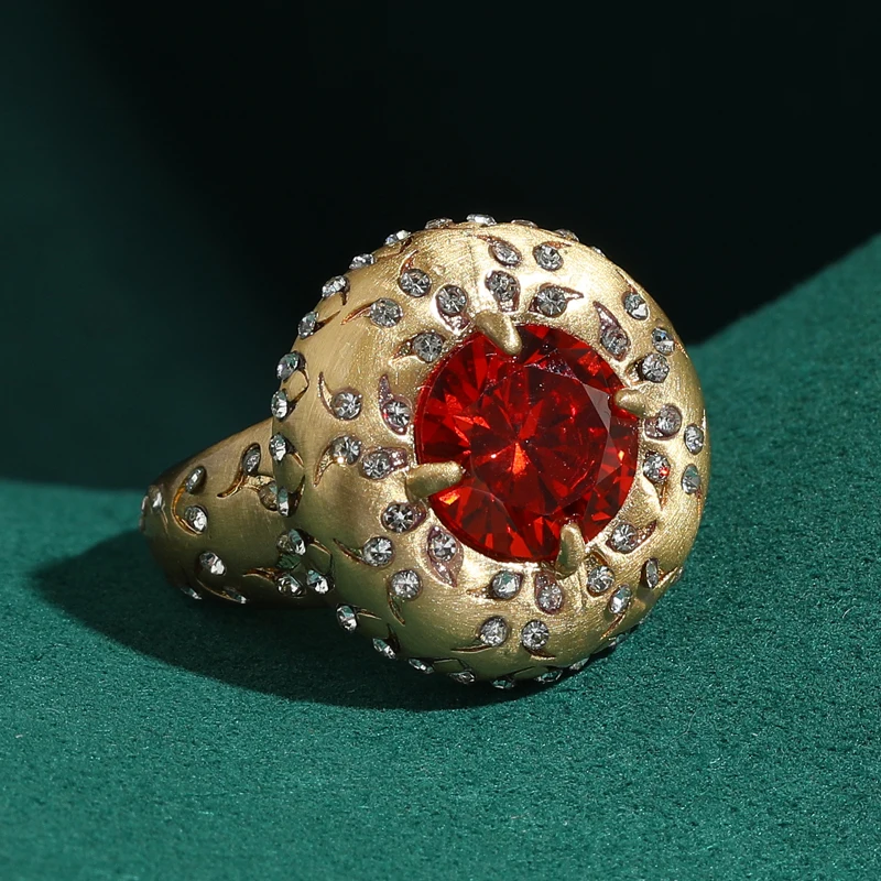 

Vintage Gold Plated Rings Red Crystal Jewelry Rhinestones Round Designer Jewelry For Women Retro Style Dating Art Decos