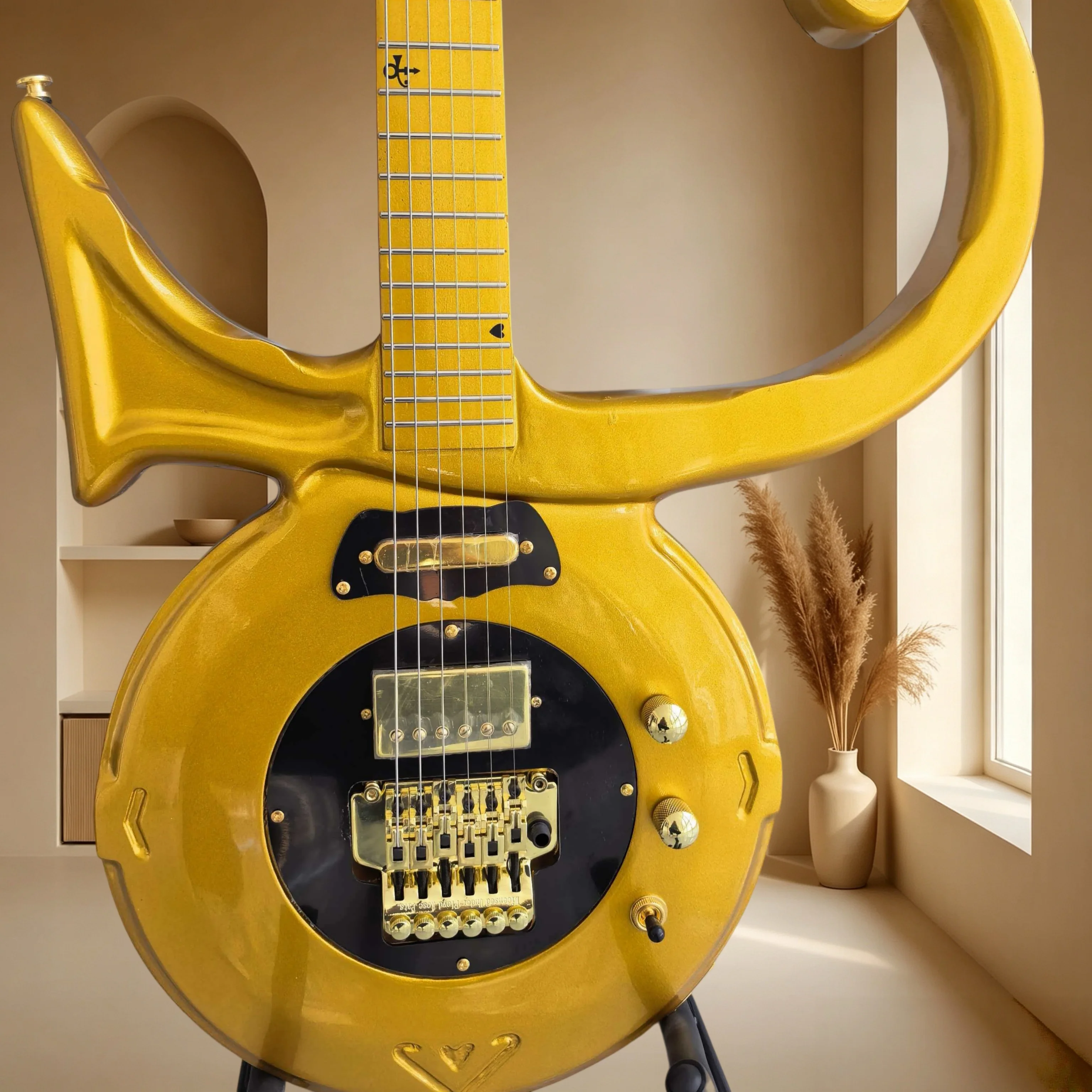 Gold Prince Symbol Shape Electric Guitar Basswood Body Gold Hardware Tremolo System Stage Performance Collection Free Shipping