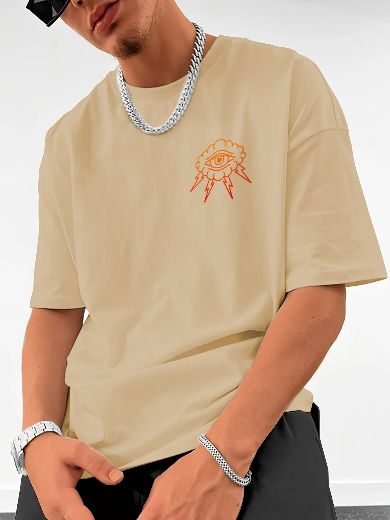 Mystischer Allsehender-Blinddienst-Druck im Farbverlauf auf hochwertigem, weichem 100% Baumwoll-T-Shirt für Herren, perfekt für den sommerlichen, lässigen Streetwear-Stil. – Detail 5
