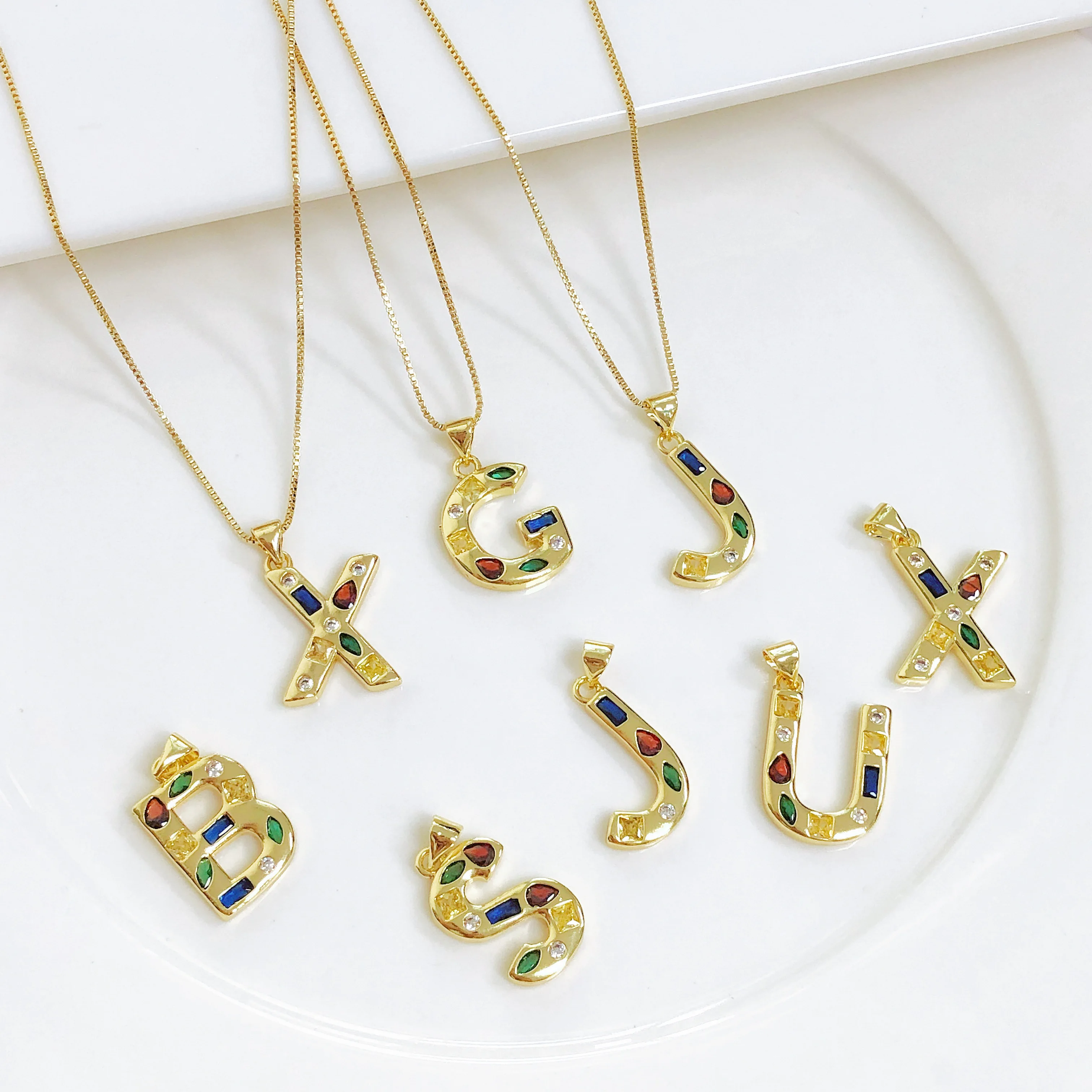 قلادة أولية مطلية بالذهب عالية الجودة حرف A-Z ملونة من الزركون 26 قلادة أولية للنساء والرجال مجوهرات من صلب لا يصدأ #4