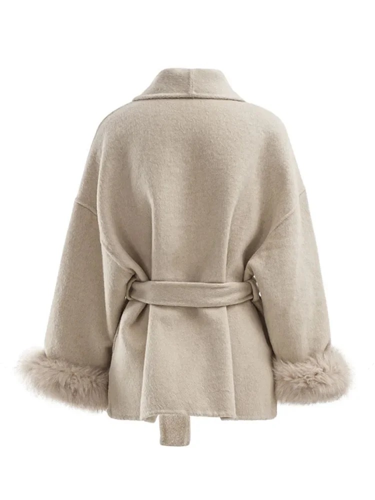 معطف عصري قصير يمزج معاطف خريف 2025 جديد للمرأة البني الصوفية محززة طوق فضفاض وشاحات شعر طويلة الأكمام 2