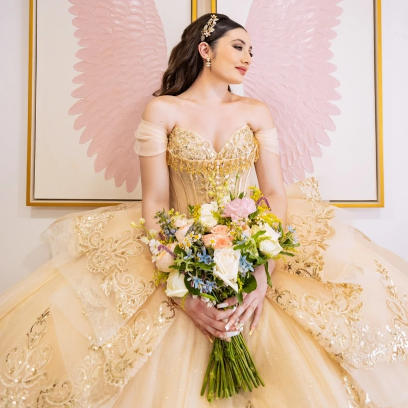 라이트 샴페인 색상의 반짝이는 킨세아녜라 드레스, 오프숄더 아플리케 레이스 비즈 코르셋 튤 파티 생일 스위트 16 드레스 베스티도