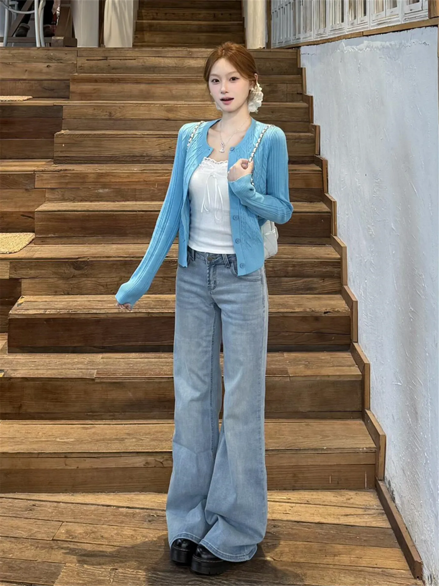 

Ретро-джинсы-клеш в американском стиле, светло-голубые, с низкой посадкой, женские, свободные, струящиеся, не однородные по цвету, брюки-леггинсы, весна-осень