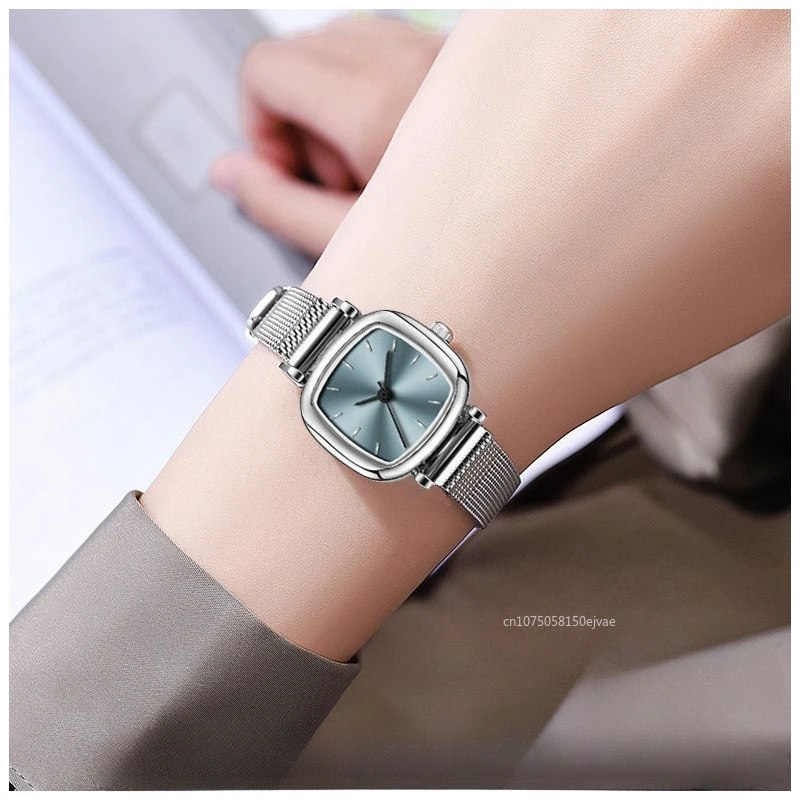 2025 nouveau rétro femmes montre-bracelet à Quartz petit carré montre pour femme étudiant simplifié Netbelt montre montres pour femmes 1 pièces