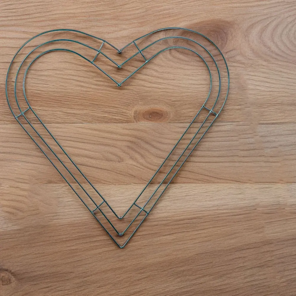

2Pcs Heart Shaped Iron Wreath Frame Xmas Garland DIY Metal Wire Rings Home Wreath Accessory Garland DIY Frame