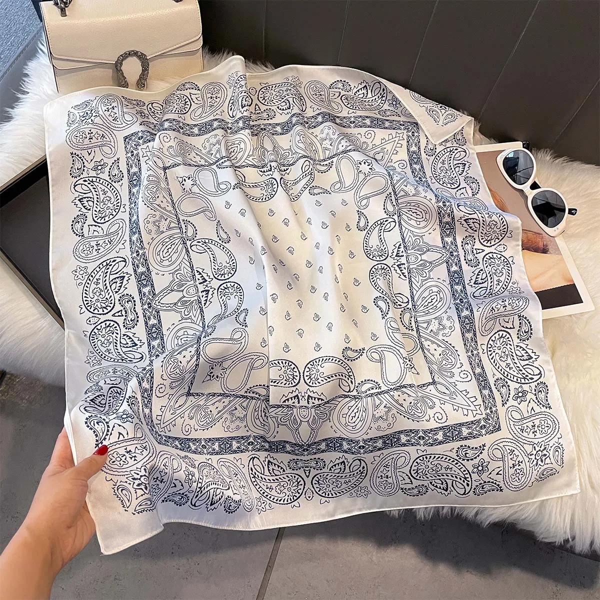 وشاح مربع فاخر للنساء أنيق السيدات الحجاب ريترو طباعة منديل عصابات الصيف لينة وصمة عار فو الأوشحة الحريرية شال #1