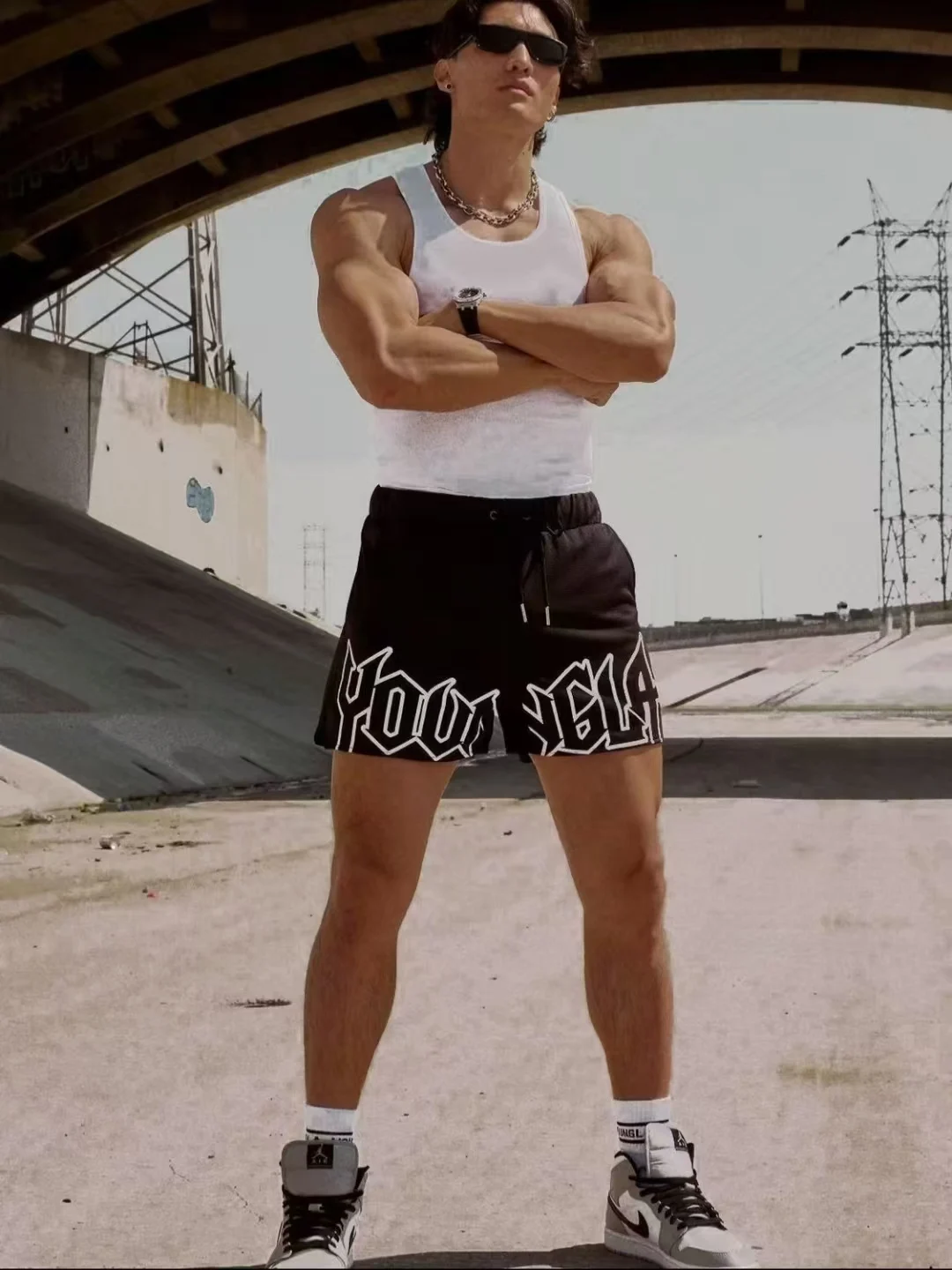 Men's YOUNGLA graffiti letter printed mesh sports shorts, elastic drawstring gym shorts with side pockets