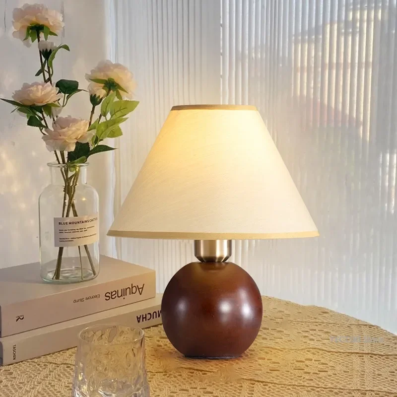 

GHJUYIOL French style small desk lamp, vintage fabric bedroom bedside lamp, high aesthetic atmosphere decorative lamp