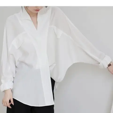 White long sleeved shirt for women with a niche design, V-neck loose and versatile top, casual autumn 2024 new