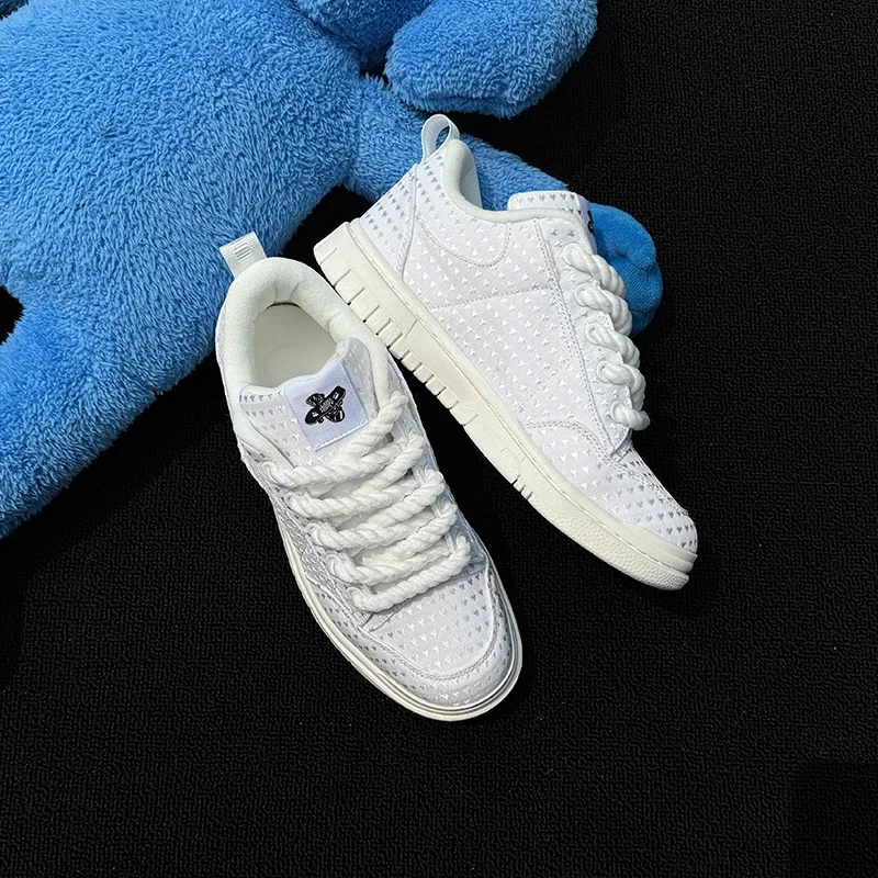 White Heart-Shaped Sneakers, Korean-Style Trendy Loafers, Large Size Men's Casual Shoes, Breathable Casual Sneakers for Spring and Autumn, High Aesthetic Value view 3