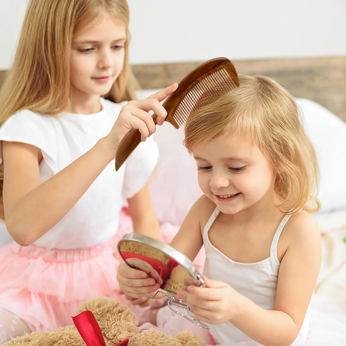 Wooden Sandalwood Comb Anti-Static Massage Comb for Head Relaxation Natural Eco-Friendly Material Smooth Texture Fine Teeth No