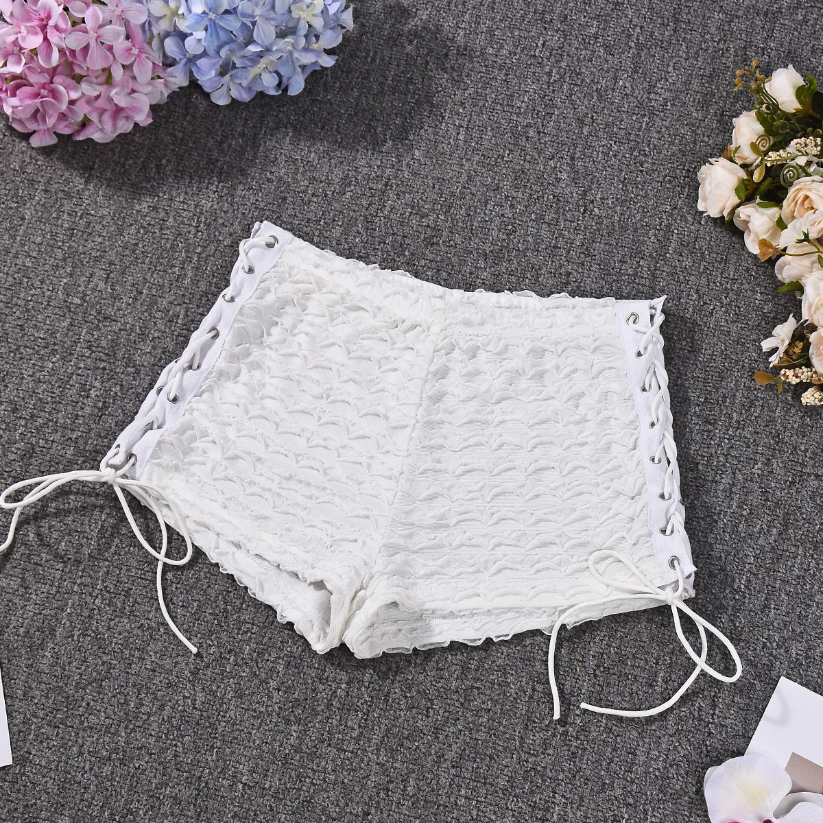 

Новые сексуальные белые шорты-хотпэнты с низкой посадкой и завязками на бедрах для женщин 2026 года