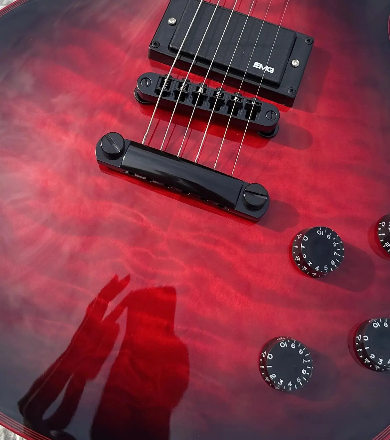 Customized electric guitar, red flower, EMG pickup, black accessories in stock, lightning free shipping