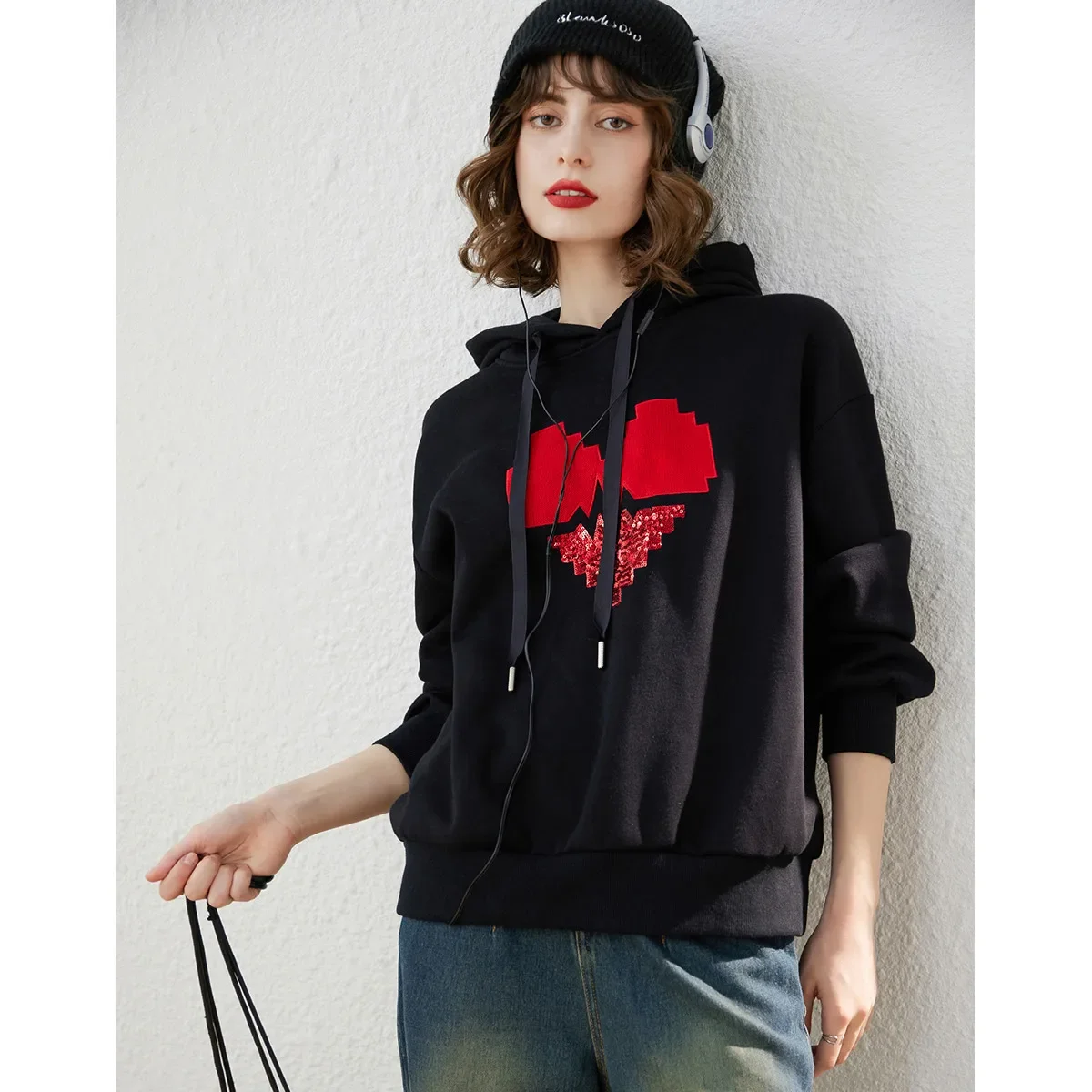 LOUIS YAO 2025 Winter Hoodie with Velvet Sweatshirt Trendy Red Heart Embroidered Shoulder Sleeves Loose Women's Sweatshirt