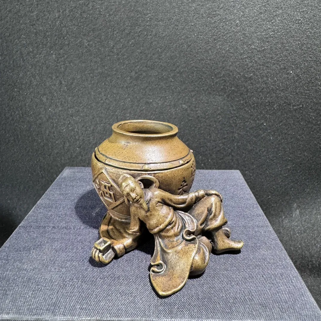 

Латунная статуя с орнаментом, винная банка, контейнер Li Bai, старинный китайский Известный поэт и имморталь, была пьяна 7 см