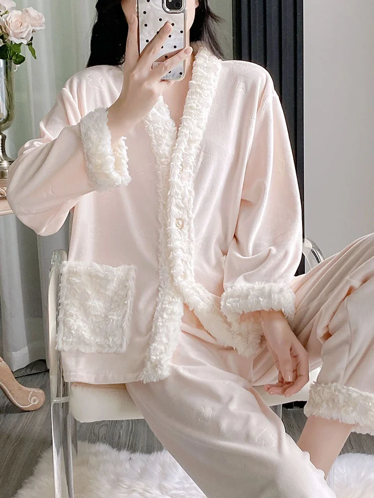 厚手のフリースパジャマセット女性の冬のホーム服コーラルベルベット長袖-v-ネックボタンフロントオープンカーディガンスタイル