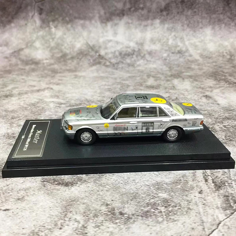 Master 1:64 Model Car W126 560SEL Alloy Die-Cast -Berlin 2000 Coating silver