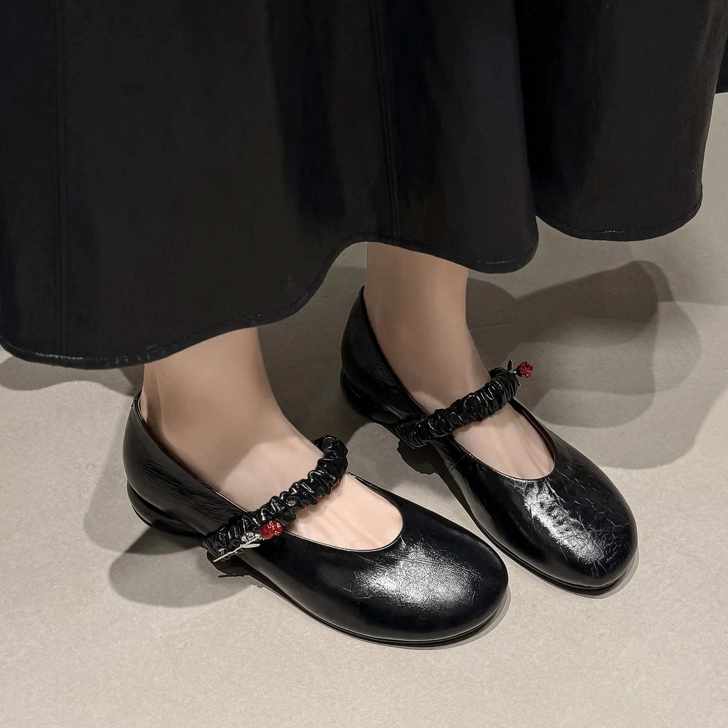 New black top-grain cowhide ballet flats, round-toe shallow off-strap low-heeled flats, plus-size commuter shoes