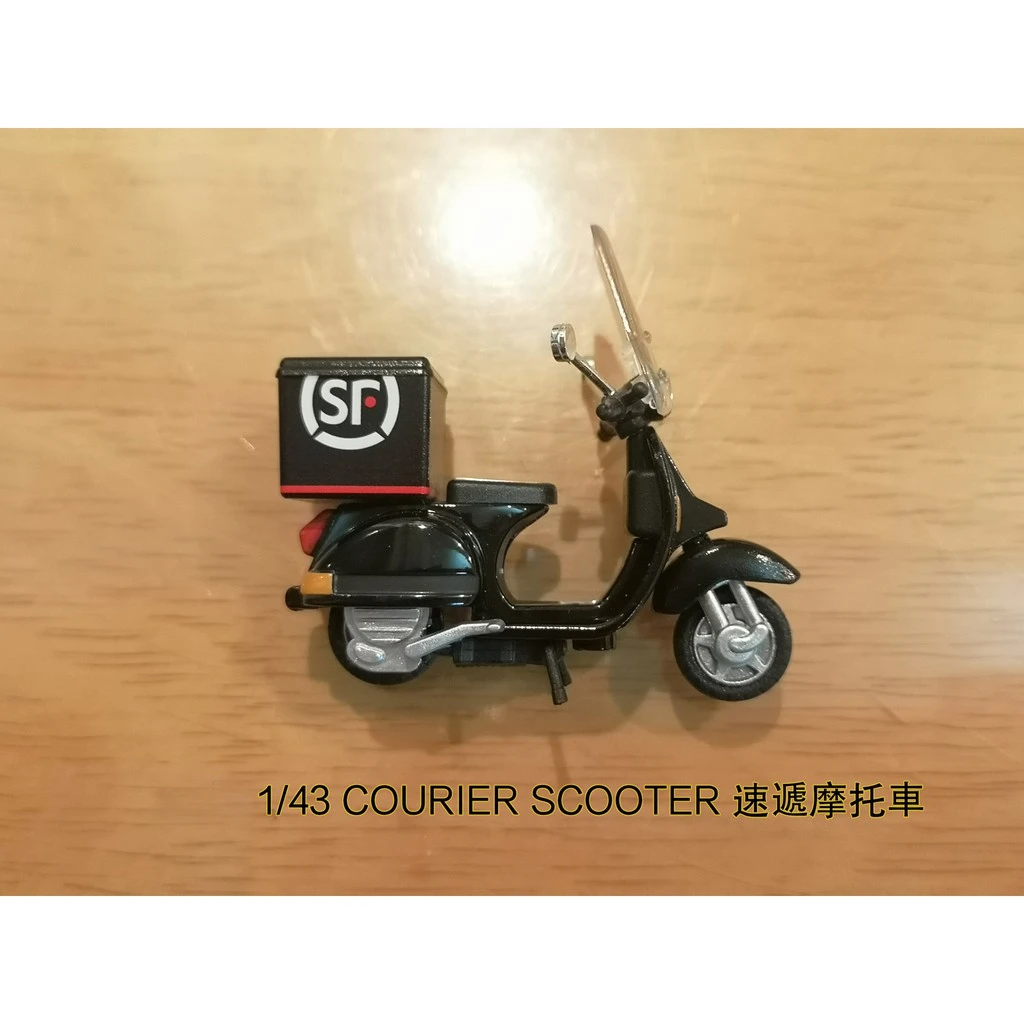 

1:43 COURIER SCOOTER MOTO Model Collection Miniature