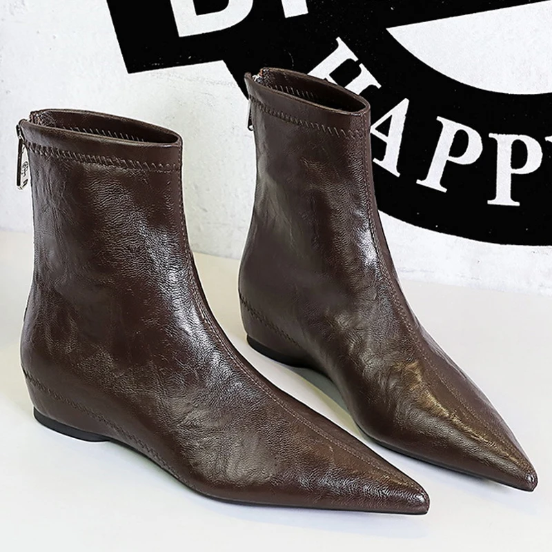 

Retro women's boots Low heeled Ankle boots with Wedges heels Women shoes Rear zipper Ladies' leather boots Pointed Short boots