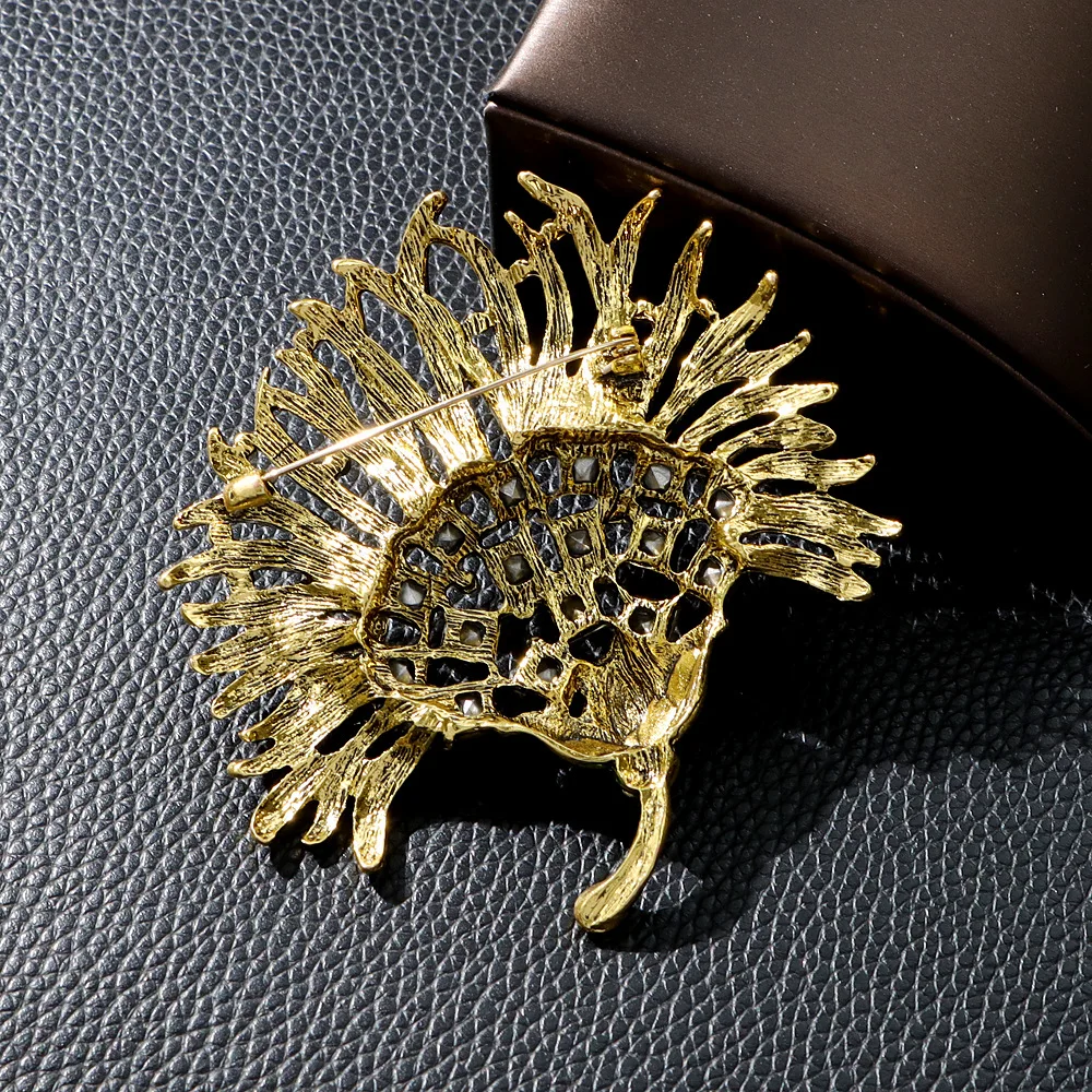 Classic Vintage Middle Crystal Leaves Enamel Brooches For Women Men Palace Drip Oil Exquisite Metal Badges Pins Accessories Gift
