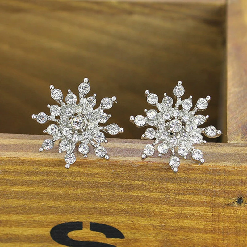 New Fashion Crystal Snowflake Earrings for Women Wedding Party Sweet Flower Stud Earrings Temperament Jewelry Accessories Mujer