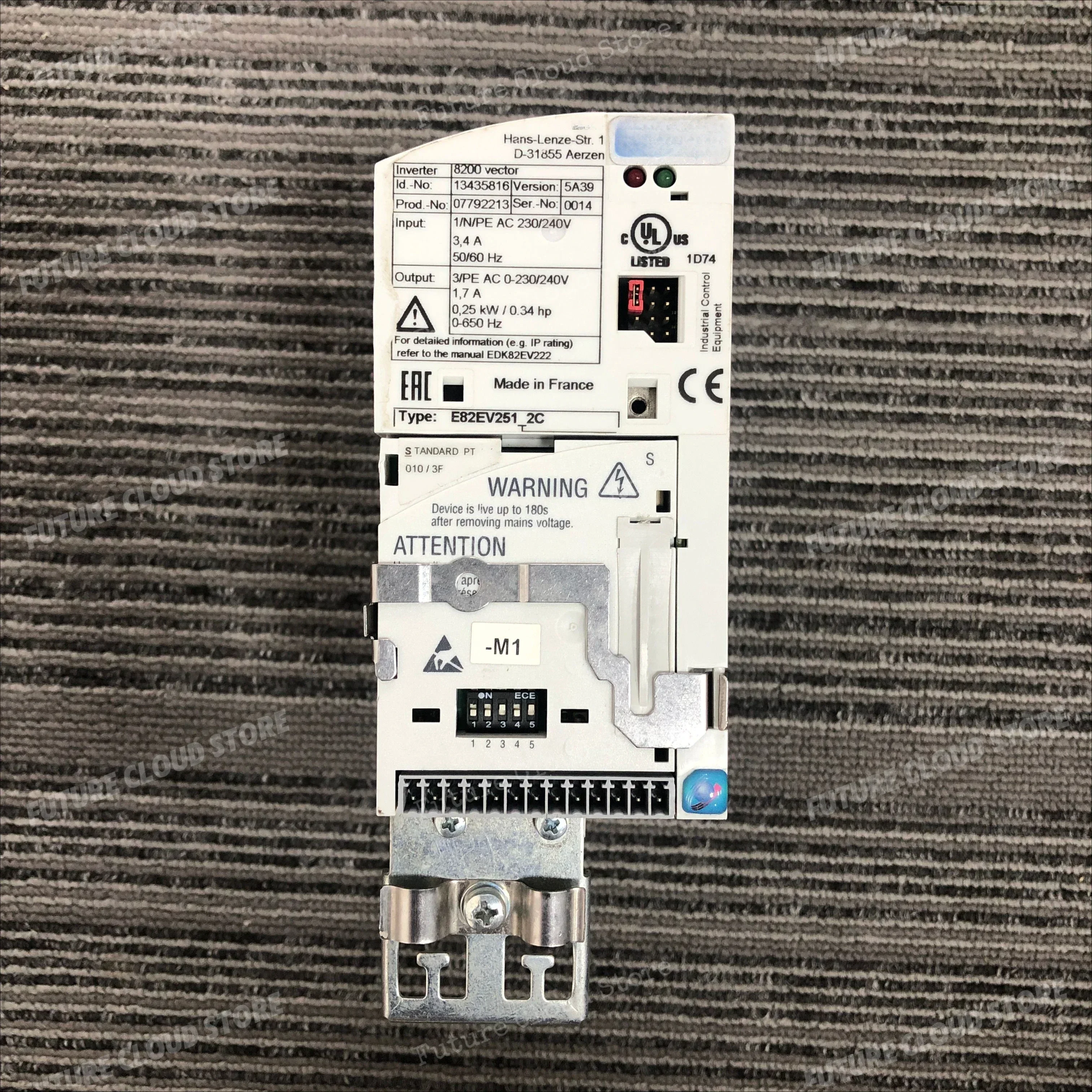 

For Lenze 8200 inverter 0.25KW 220V with IO board original disassembly, E82EV2512C