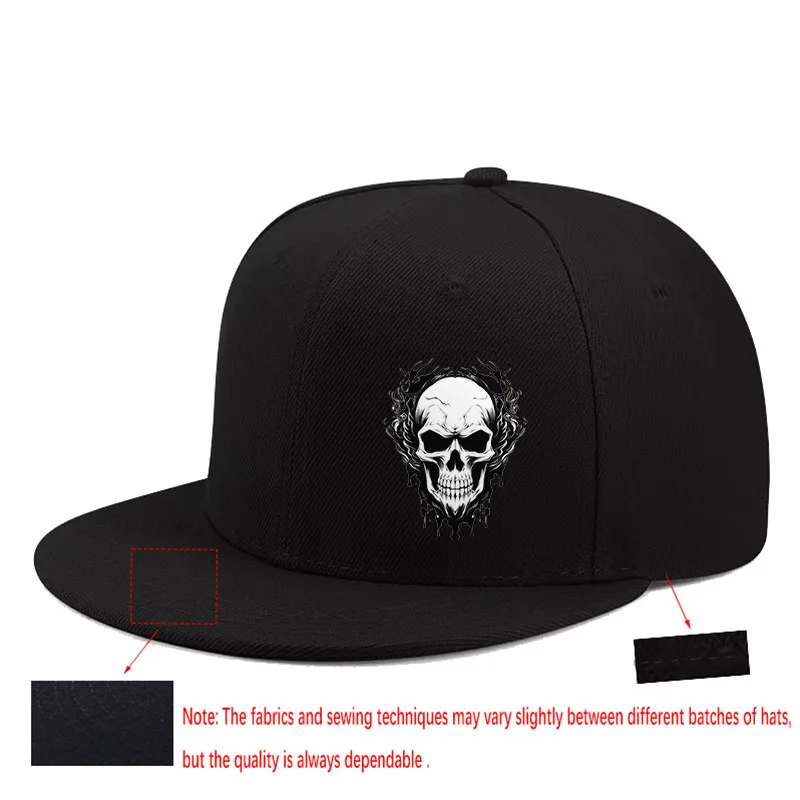 Eine stilvolle Streetwear-Baseballkappe mit flachem Schirm und Totenkopf-Print-Design. Modisch und vielseitig, es hat eine verstellbare Größe.