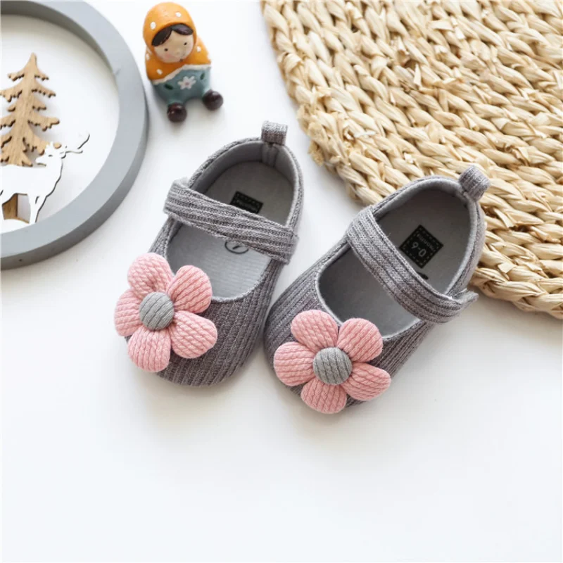 0-1 Year Old Princess Shoes Woolen Female Baby Shoes Soft Soled Baby Comfortable Flower Walking Cute Shoe