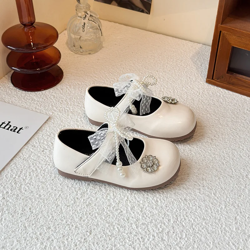 

Новые повседневные туфли из искусственной кожи для девочек, весенне-осенние модные туфли принцессы на кружевной мягкой подошве, нескользящие квадратные школьные лоферы