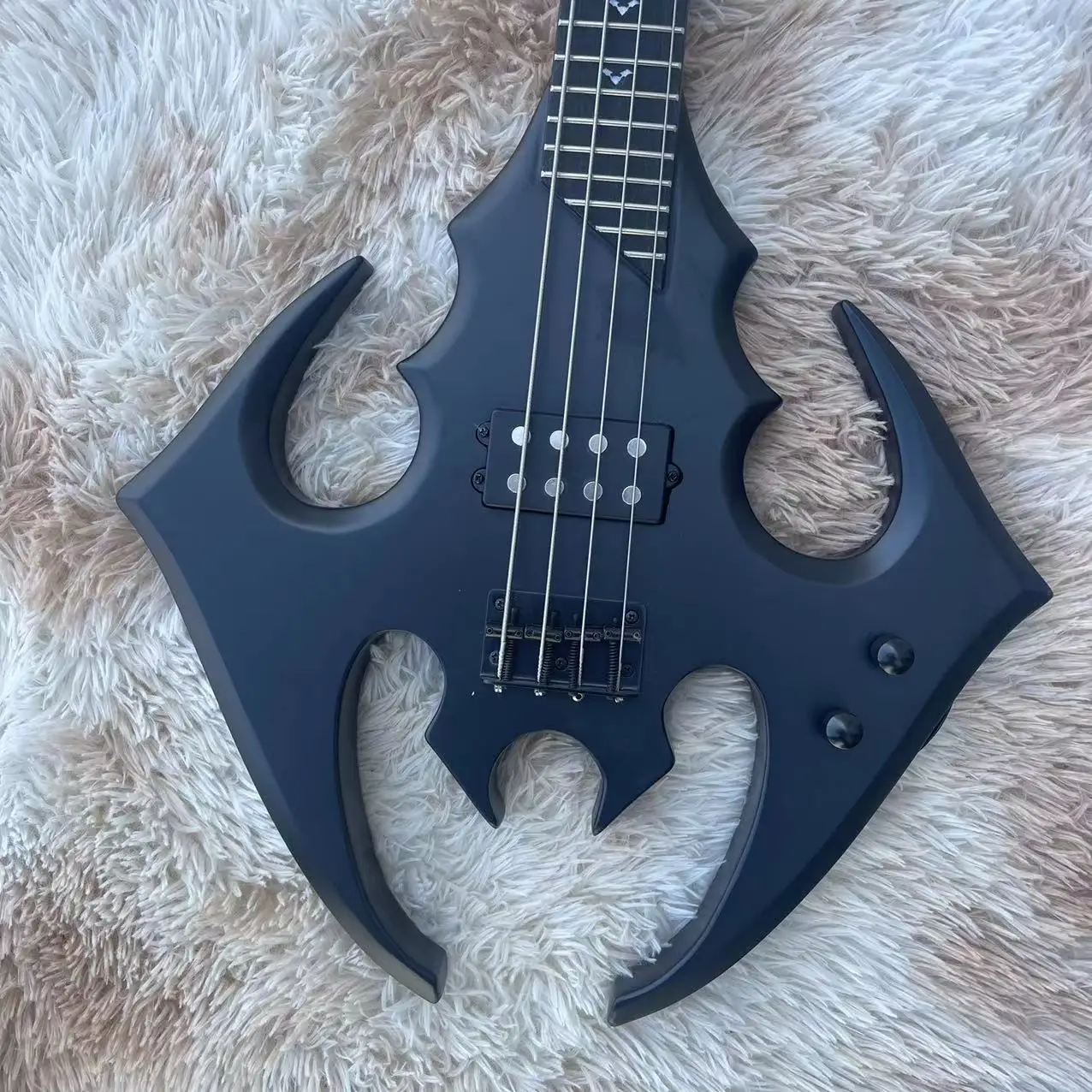 4-string bat bass bass, new matte black, shipped with real pictures, free shipping to