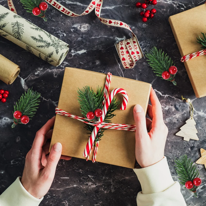 عيد الميلاد مخروط توت أحمر صنوبر ، فروع هولي ، إبر صنوبر صناعية ، زخرفة شجرة الكريسماس ، تزيين المنزل ، هدية إكليل زهور تصنعه بنفسك ، 10: 20