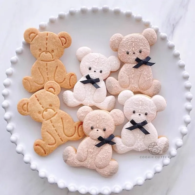 Cortador de galletas con patrón de oso de muñeca, sello de galletas con forma de Animal lindo, herramienta de decoración de pasteles de fiesta y horneado, molde prensado a mano, 2 piezas por juego