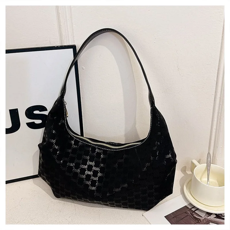 

Chic Simple Leather Tote Bag For Women With Unique Minimalist Design Solid Color And Large Capacity Commuter Shopper