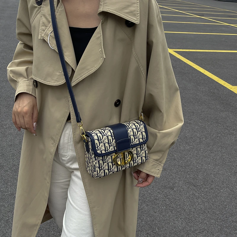 

Ladies Curated Premium Retro Bag Unique Weathered Hardware Luxe Water-resistant Trim Beach Trips Picnics Effortless Elegant