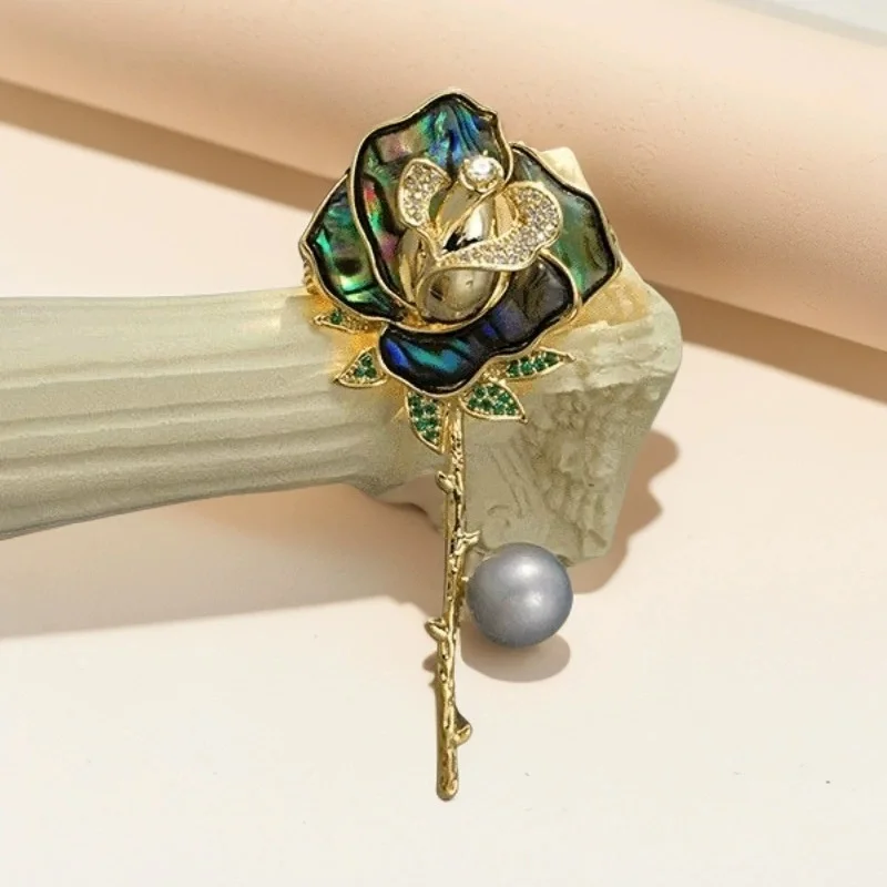 Natural Freshwater Pearl Abalone Shell Rose Brooch Korean Women's Luxury Jewelry Fashion Women's and Girls' Gifts GO0551