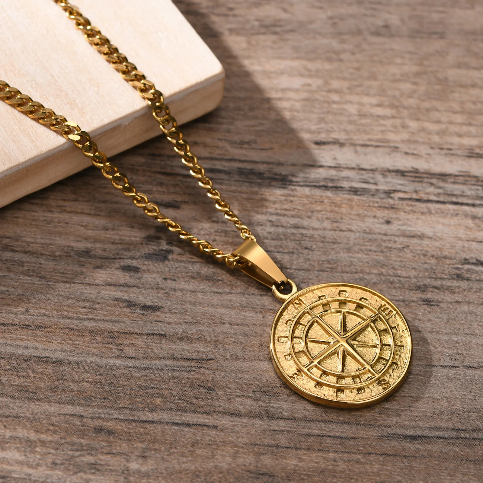 Collares de brújula de Color dorado para hombre, medalla de ancla de Estrella del Norte vikinga Vintage, colgante de acero inoxidable para hombre,