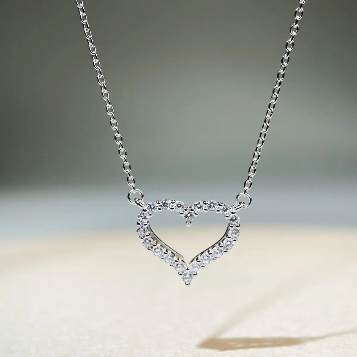 

S925 Sterling Silver Heart Love Pendant Necklace Full Diamond Versatile Fashion Sweet Ladies Collarbone Chain