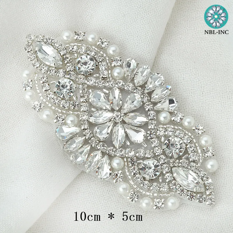 (30pcs) Wholesale hand sewn silver gold rhinestone applique patch iron on sew on for dress WDD0736