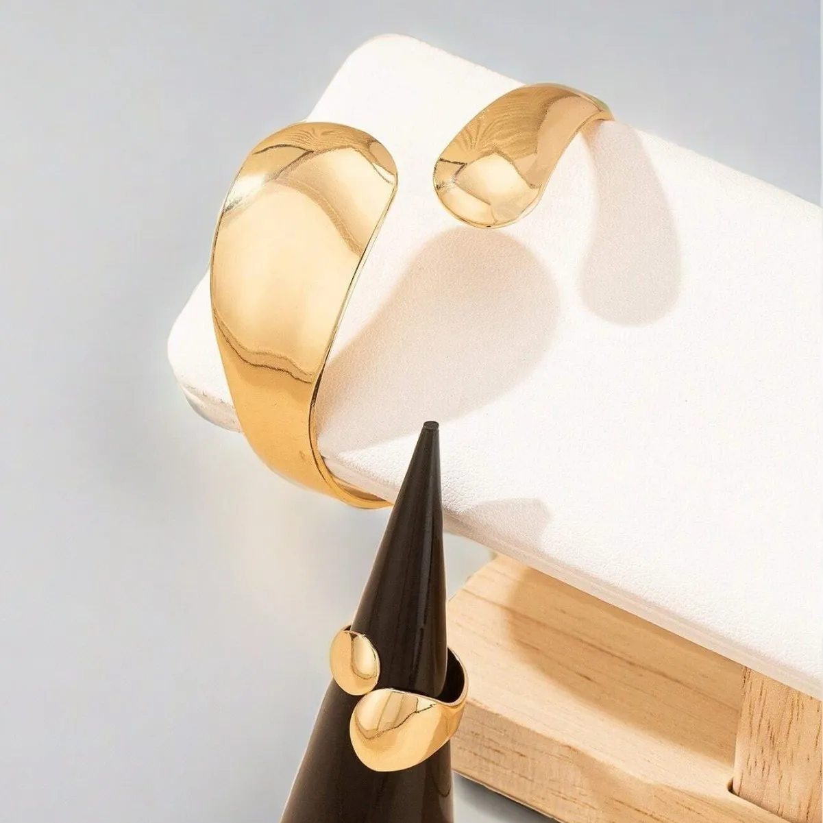 1 Set of Curved Glossy Geometric Teardrop Rings with Adjustable Openings, Interwoven Bracelet Set, Fashionable Teardrop-Shaped Index Finger Ring and Upper Arm Bracelet