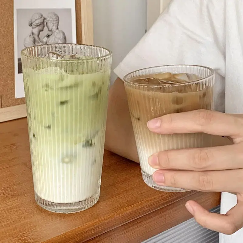 Taza de Café de Vidrio Acanalado con Tapa, Elegante Taza para Té con Leche y Latte, Taza para Agua y Bebidas, Apta para Hogar y Oficina, Ideal como Regalo