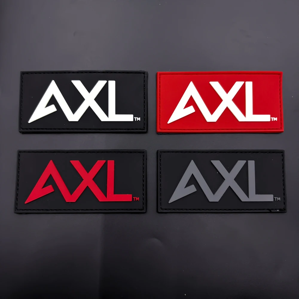 Einfaches, auffälliges Logo-Aufnäher-Quadrat, leuchtet im Dunkeln, aus PVC, Armband, dekorativer Aufnäher für Taschen und Kleidung, wird mit einem passenden Aufnäher mit Filzrückseite geliefert.