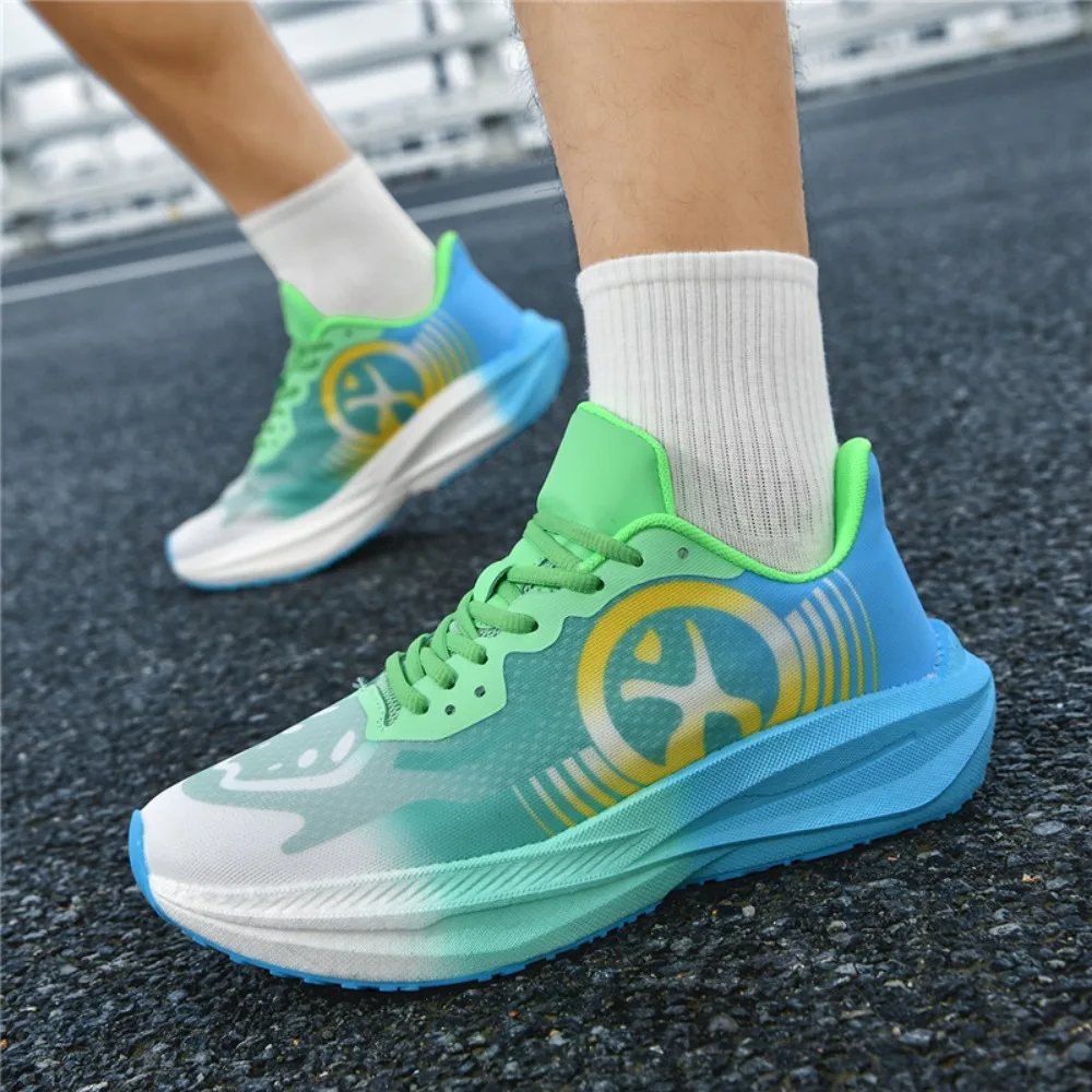 

Новые высококачественные и популярные беговые кроссовки с карбоновой пластиной 2026 года