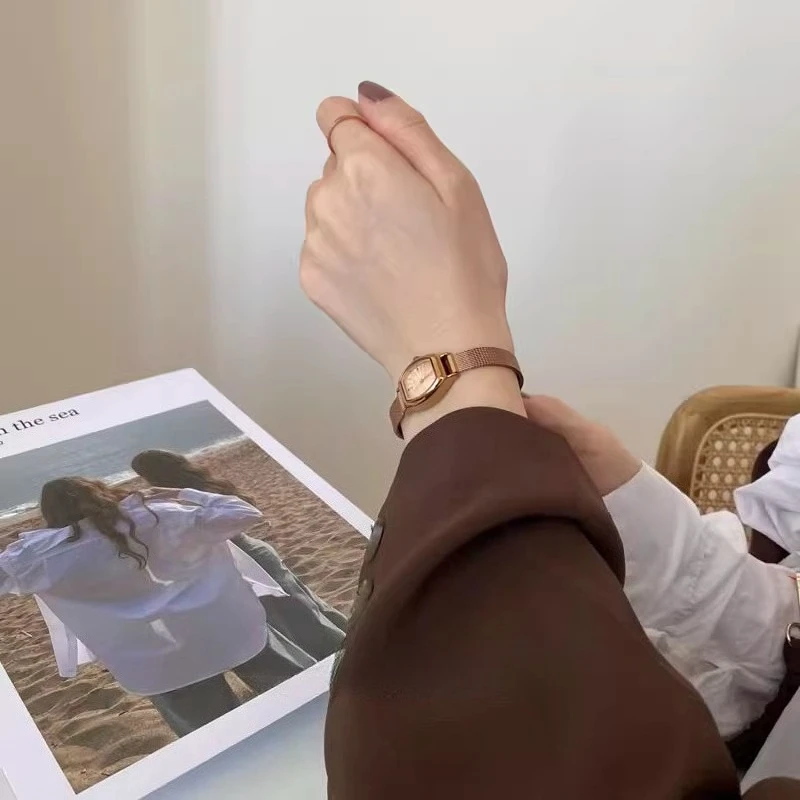 2025 Vintage Luxury Elegant Women's Watches Stainless Steel Waterproof Japanese Movement Quartz Watch Simple Small Gold Watch