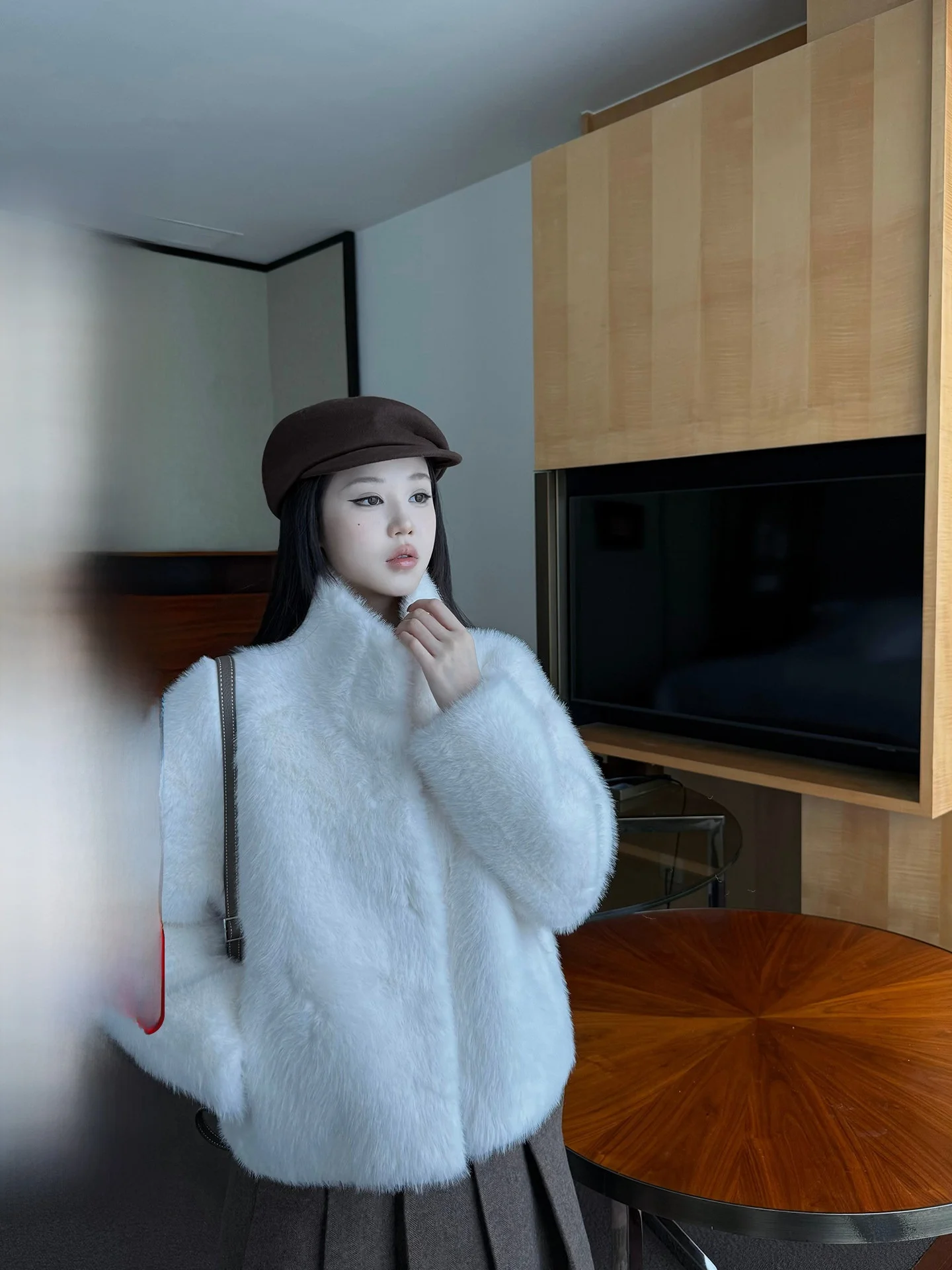 

Белая меховая куртка женская осенне-зимняя, элегантная, премиум-класса, верхняя одежда свободного кроя с длинными рукавами, 100% материал [материал]